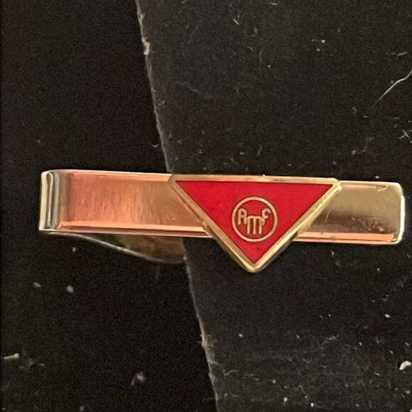 Vintage-1960s-1.25” x 0.25” AMF Magic Triangle gold tone/red enamel tie clip/bar - Picture 2 of 11